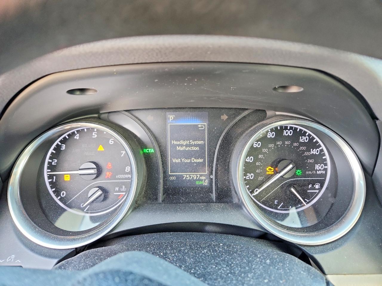 2018 TOYOTA CAMRY LE photo 9