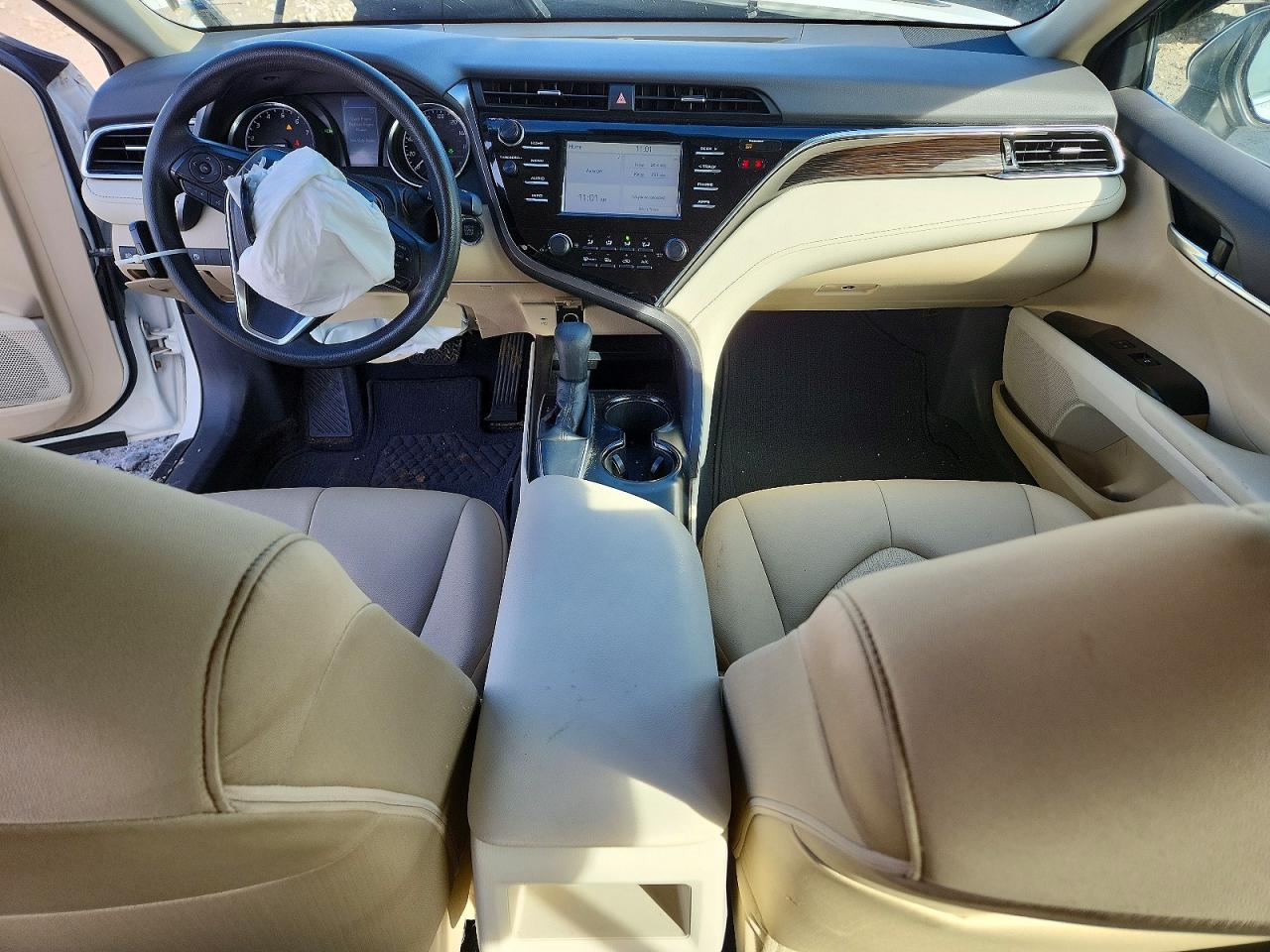 2018 TOYOTA CAMRY LE photo 8
