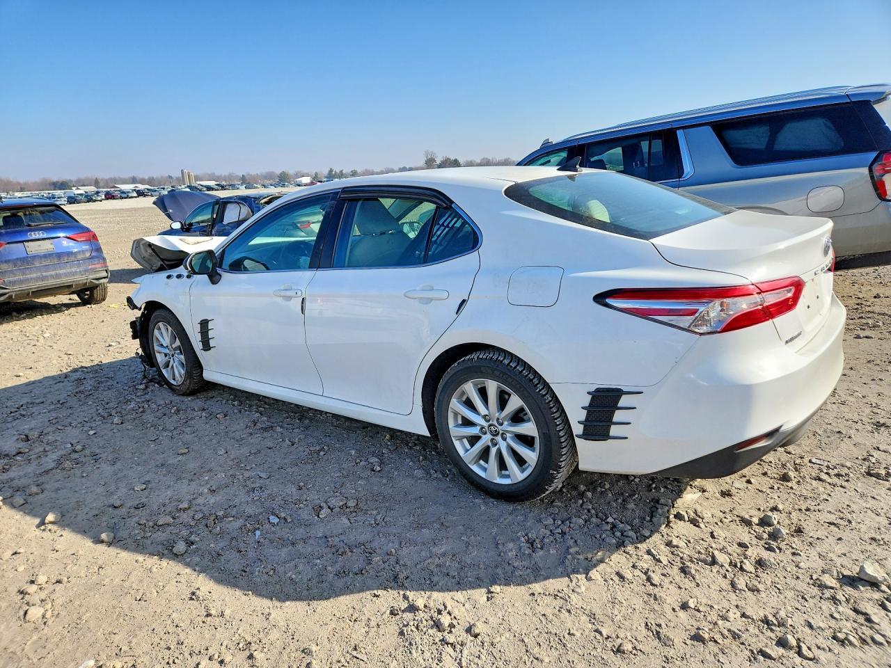 2018 TOYOTA CAMRY LE photo 2