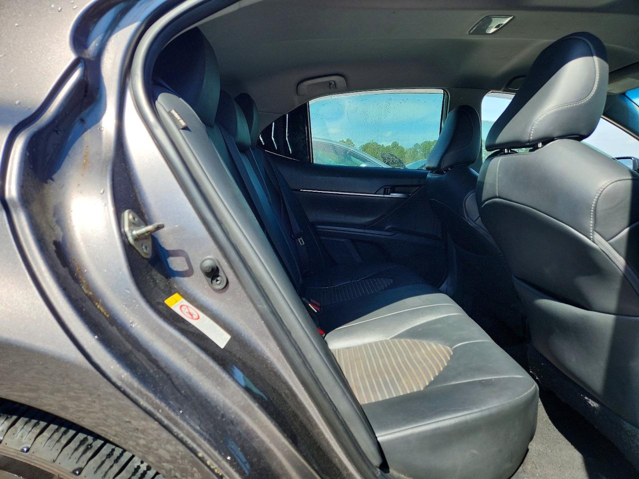 2018 TOYOTA CAMRY SE photo 19