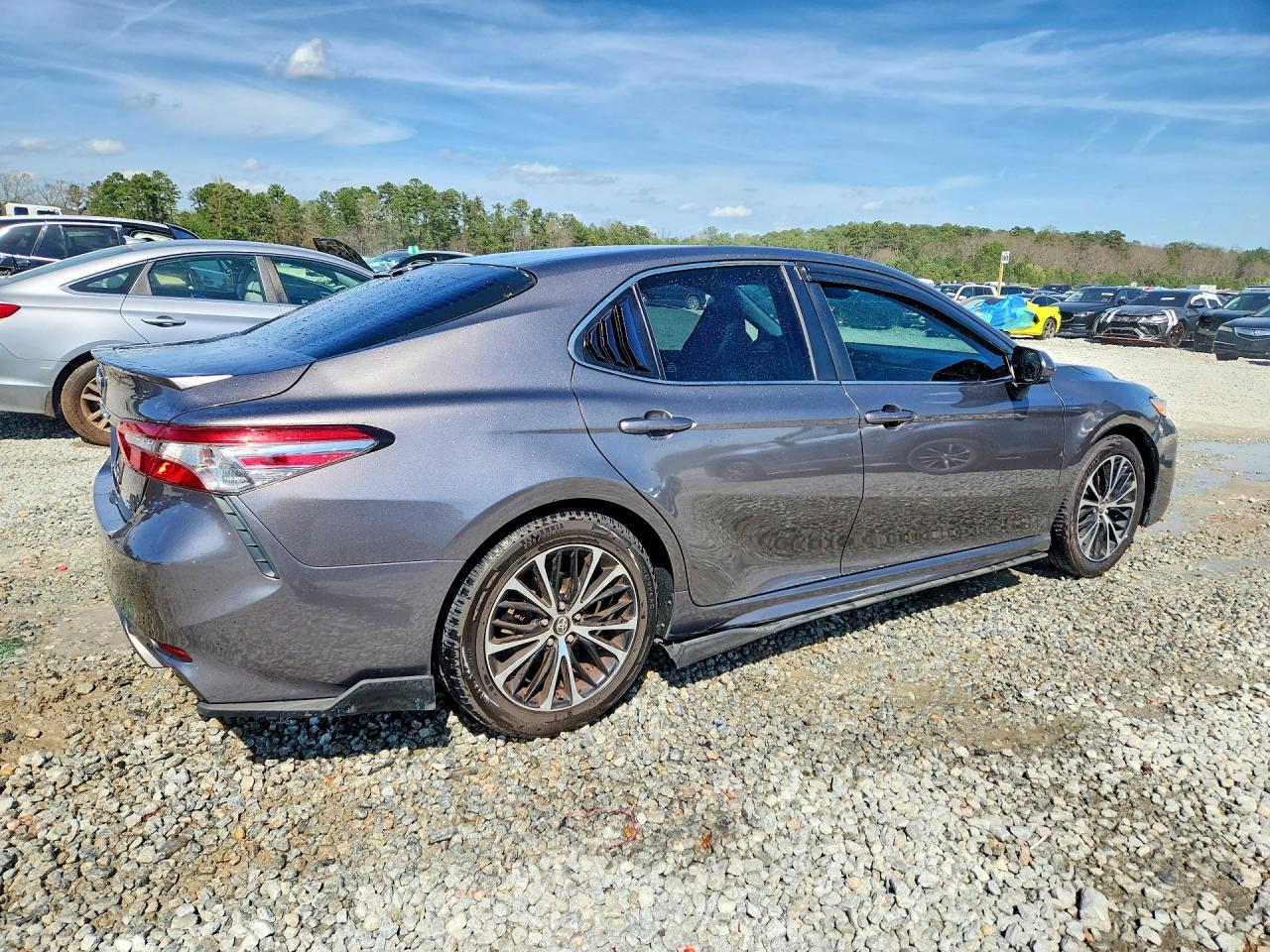 2018 TOYOTA CAMRY SE photo 5