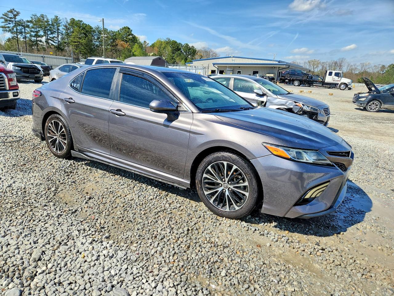 2018 TOYOTA CAMRY SE photo 7