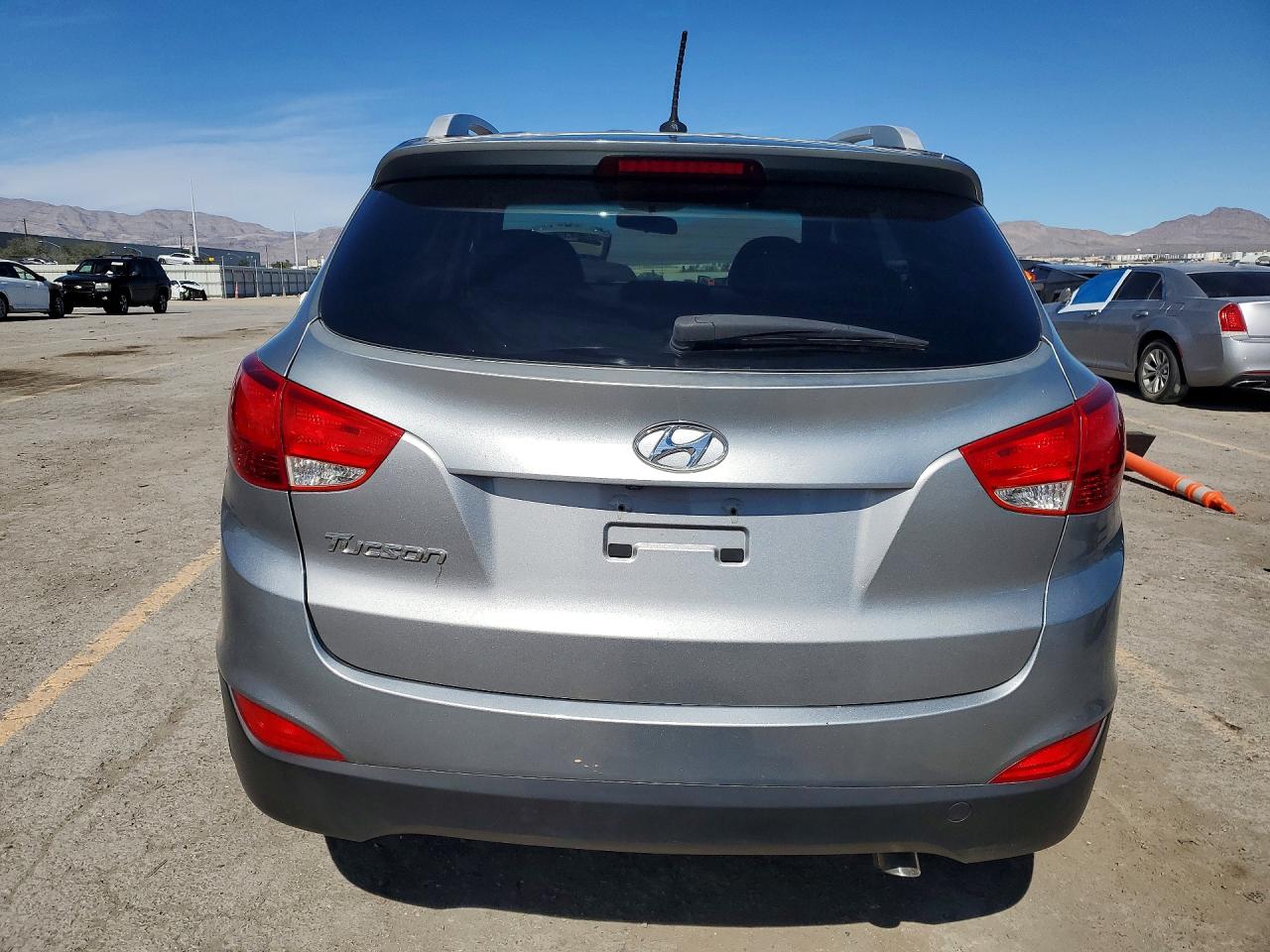 2015 HYUNDAI TUCSON SE photo 16
