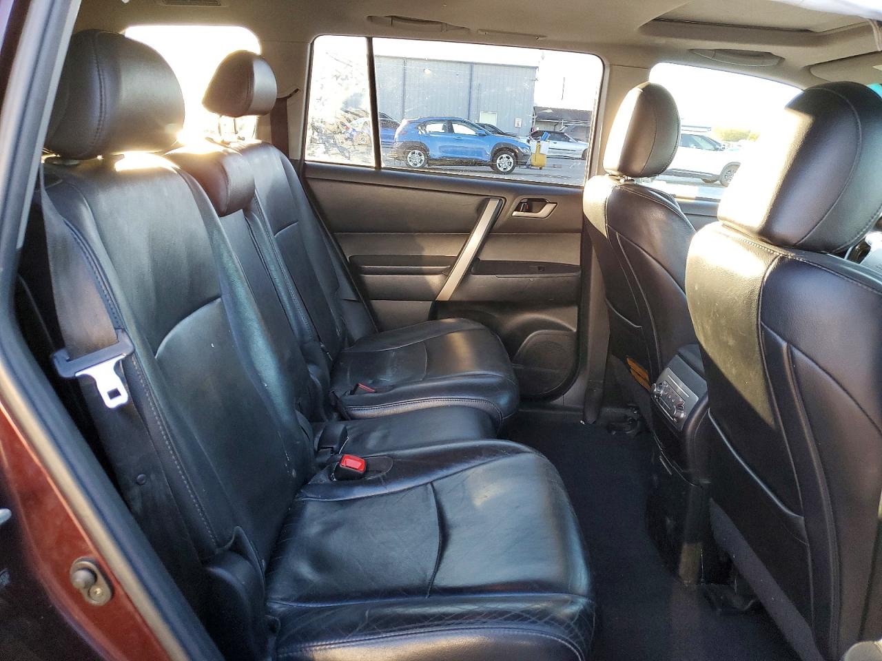 2012 TOYOTA HIGHLANDER SE photo 21