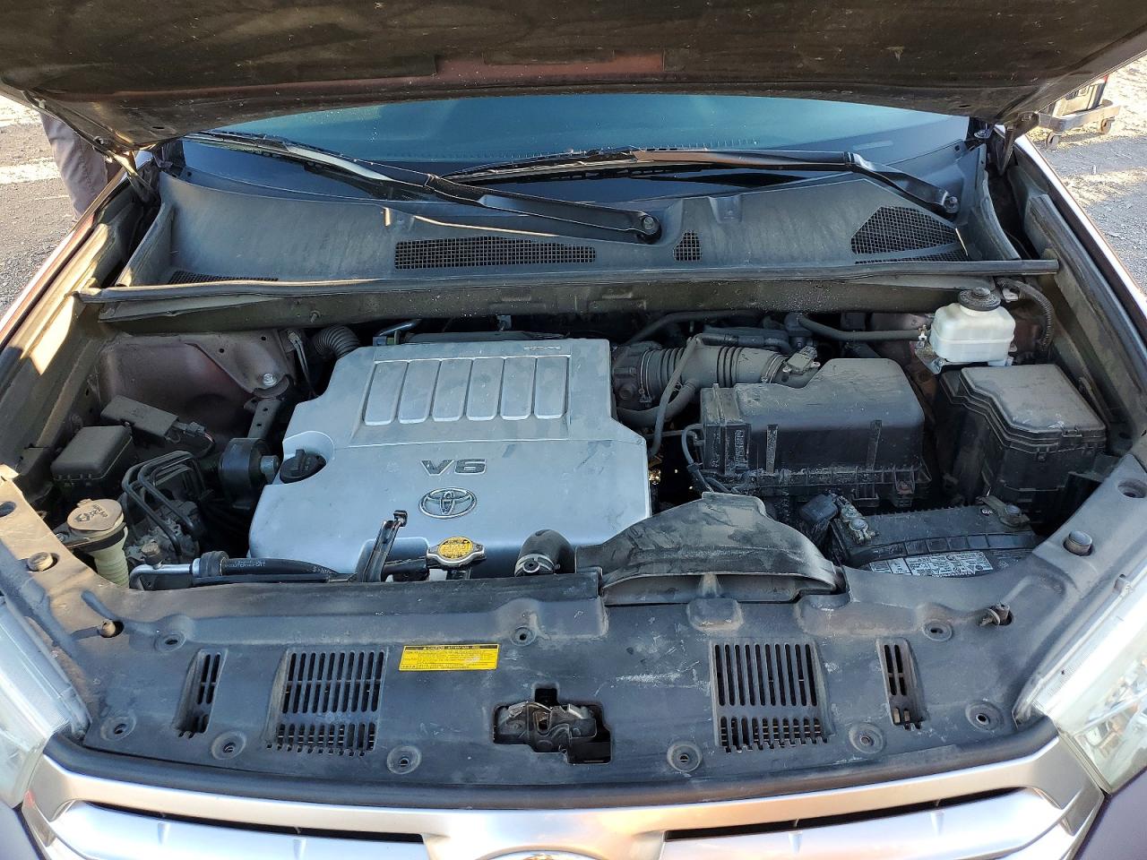 2012 TOYOTA HIGHLANDER SE photo 23