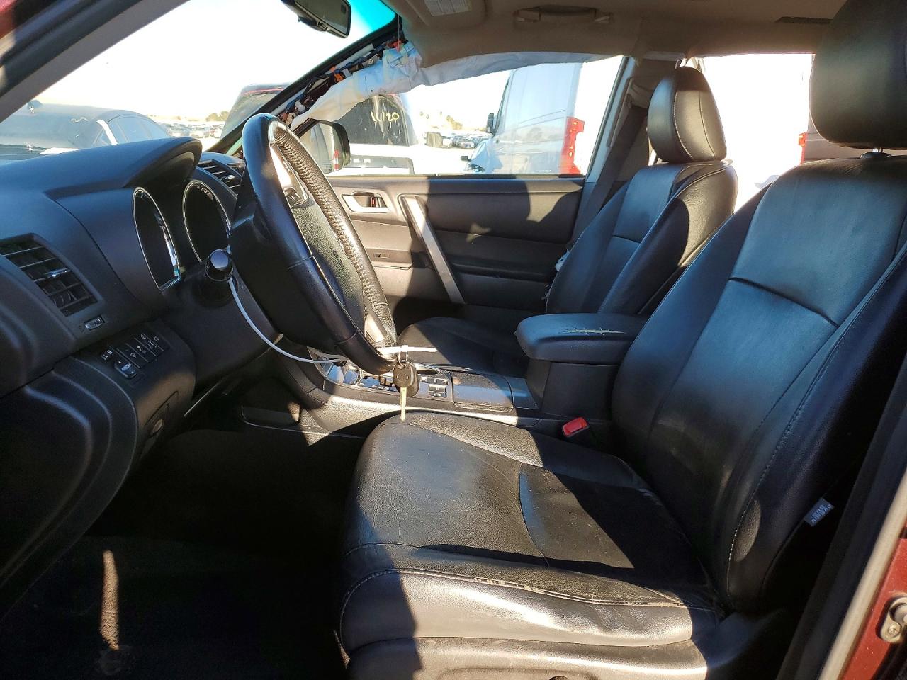 2012 TOYOTA HIGHLANDER SE photo 13