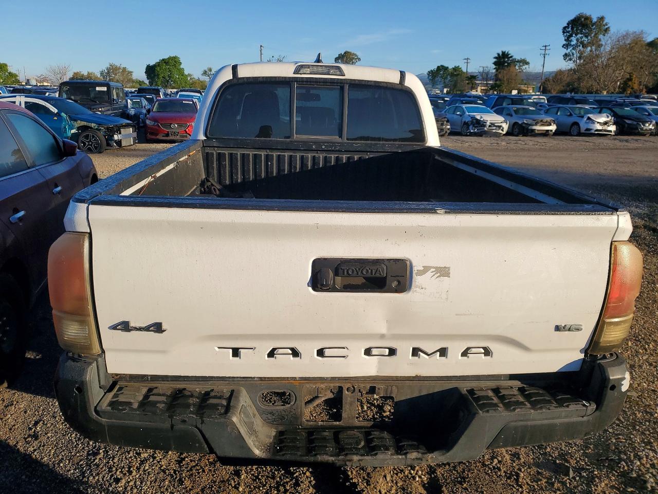 2017 TOYOTA TACOMA SR5 V6 photo 16