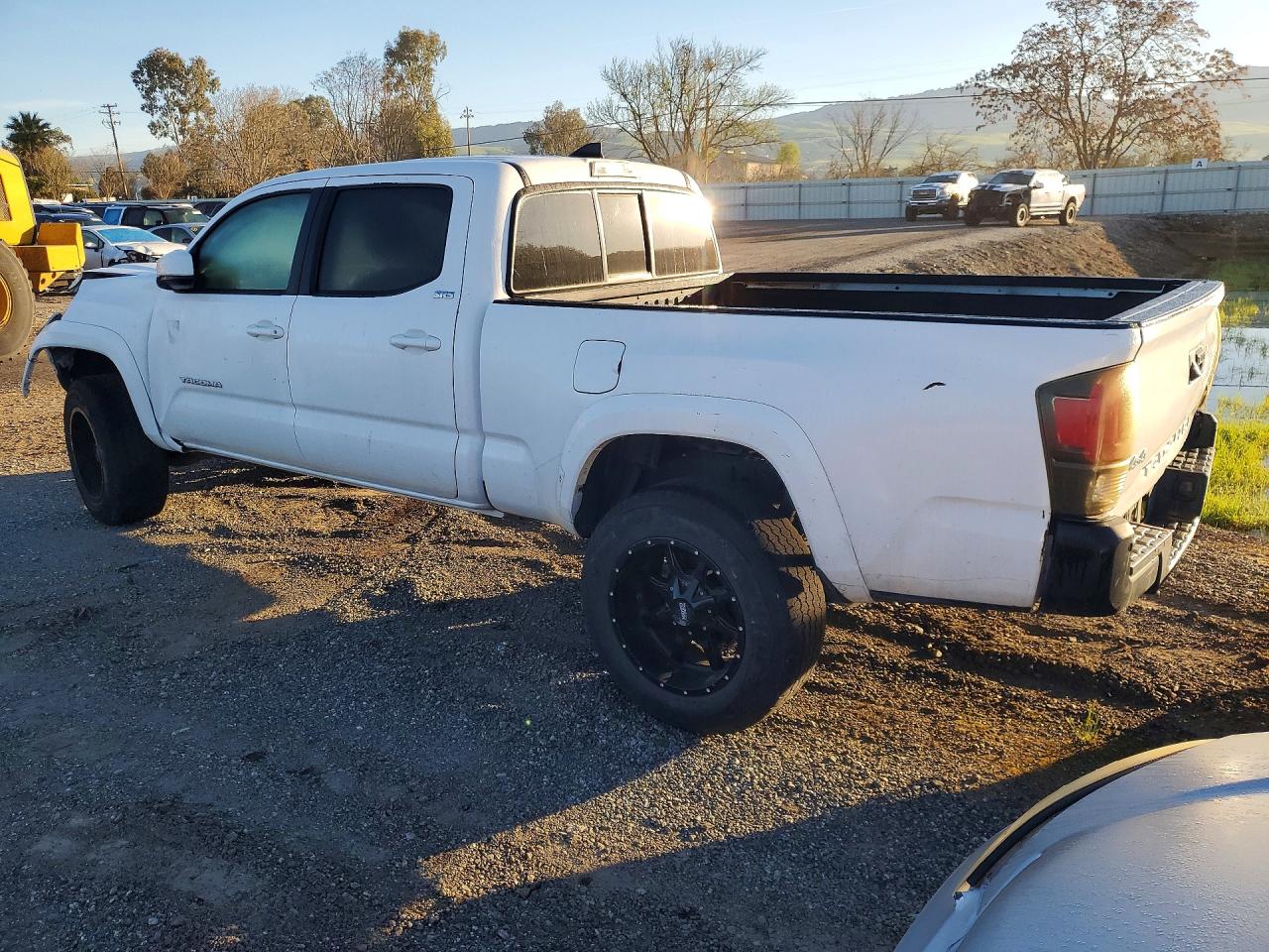 2017 TOYOTA TACOMA SR5 V6 photo 4