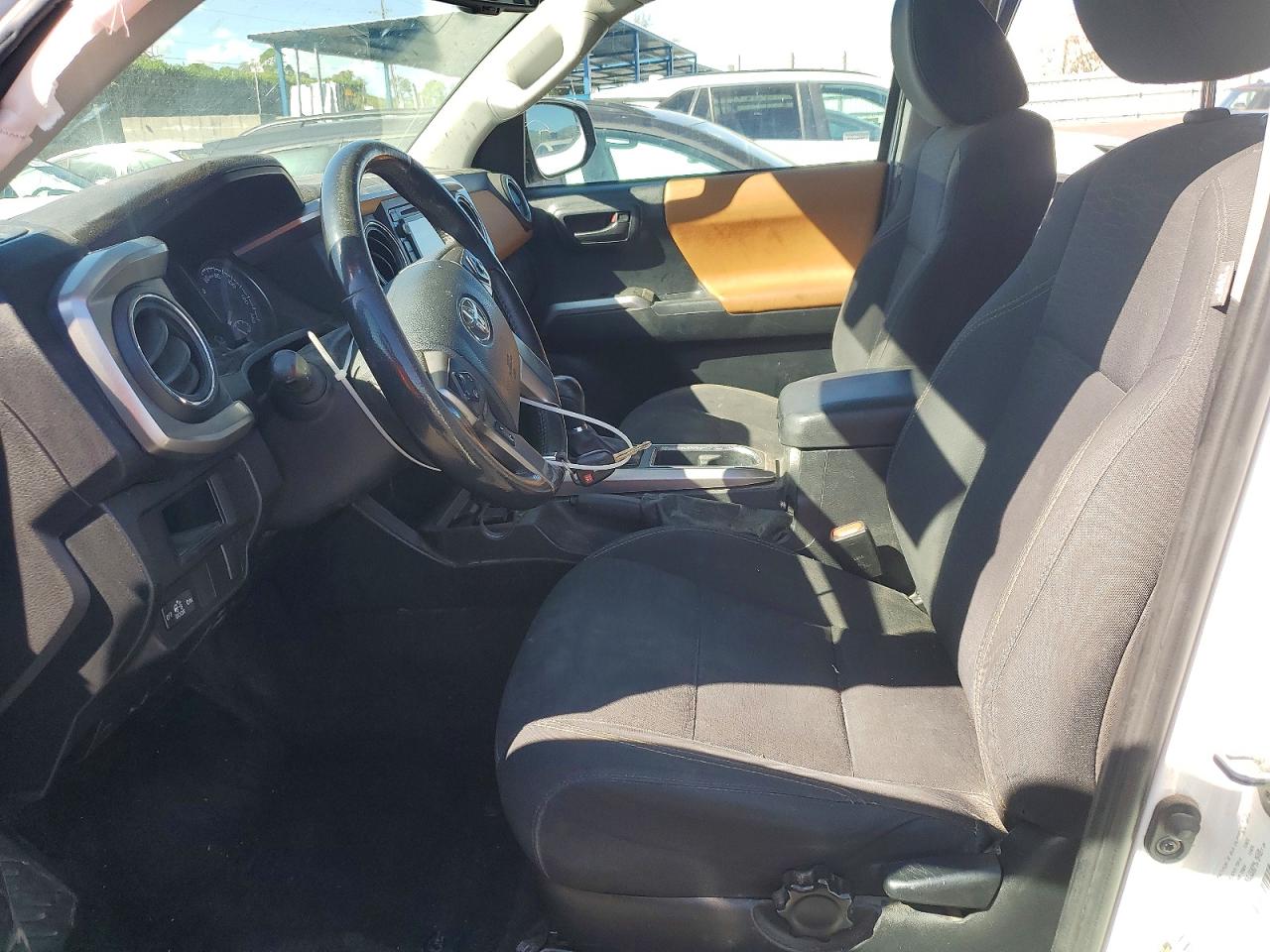 2017 TOYOTA TACOMA SR5 V6 photo 19