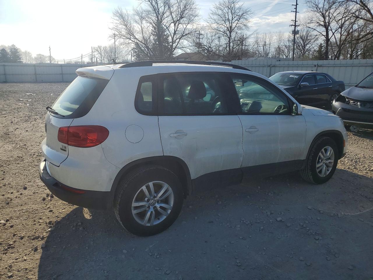 2016 VOLKSWAGEN TIGUAN S photo 5