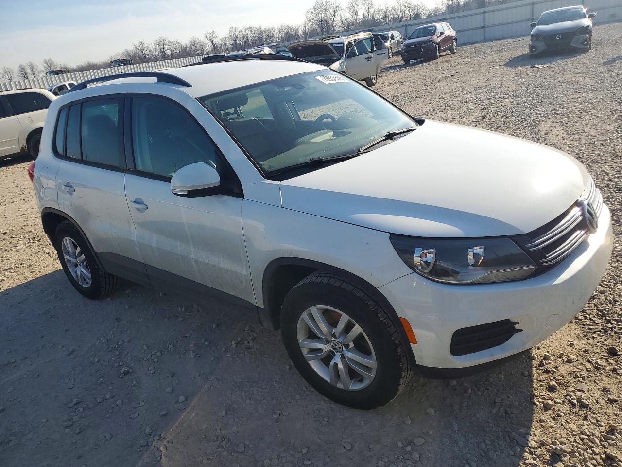 2016 VOLKSWAGEN TIGUAN S photo 7