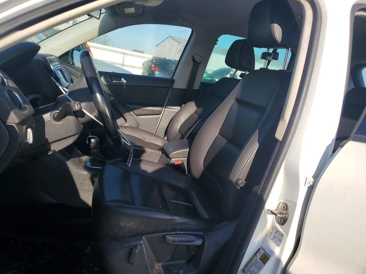 2016 VOLKSWAGEN TIGUAN S photo 13