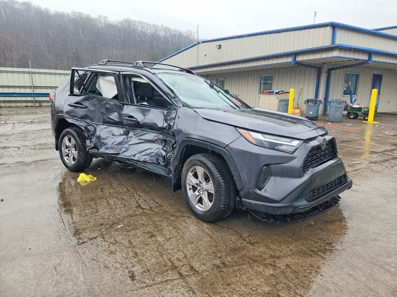 2022 TOYOTA RAV4 XLE photo 7