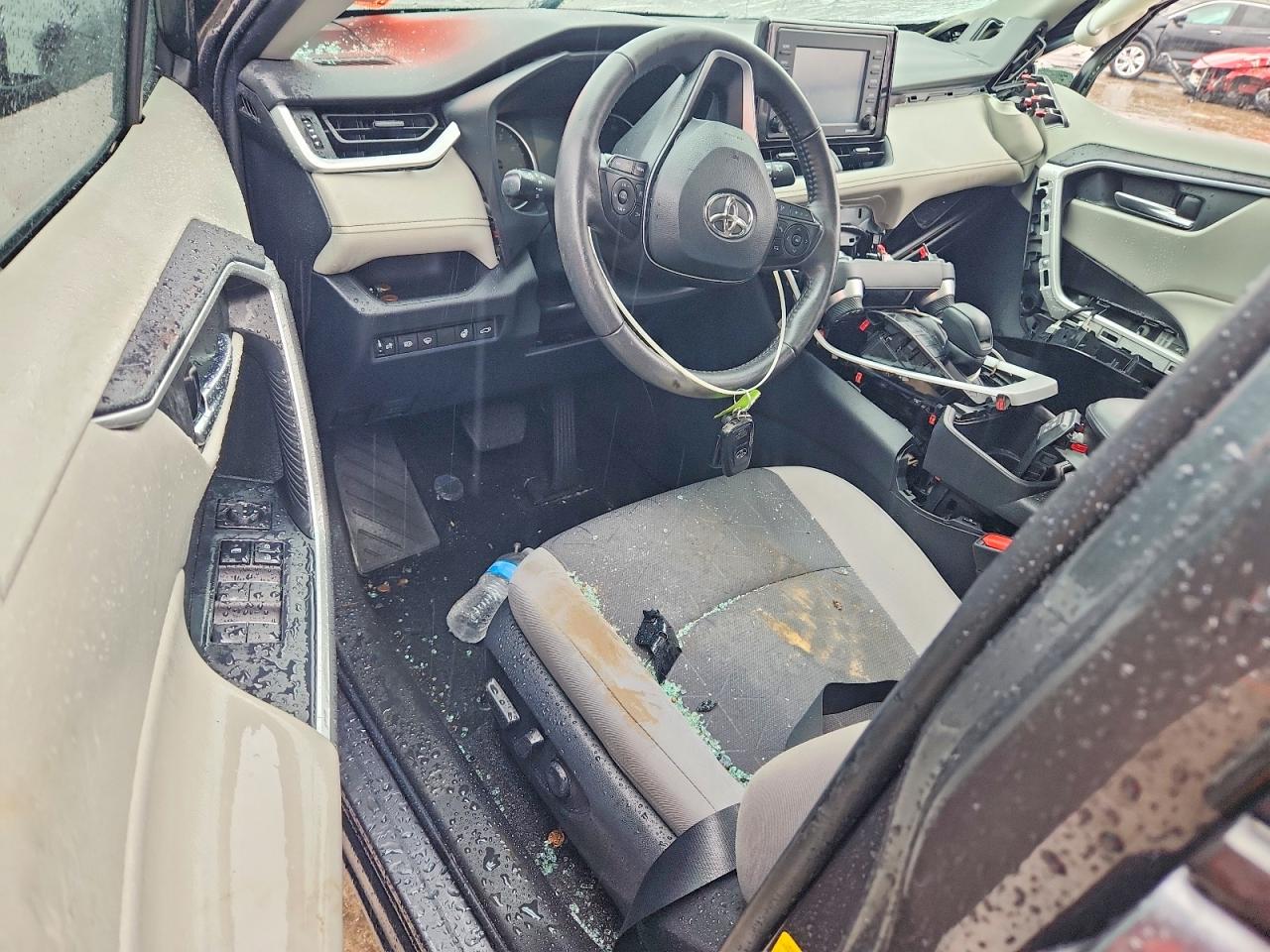 2022 TOYOTA RAV4 XLE photo 15
