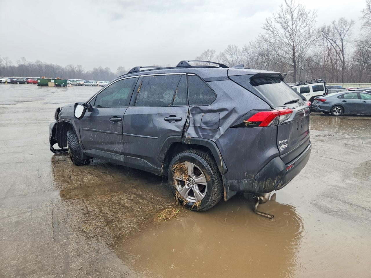 2022 TOYOTA RAV4 XLE photo 3