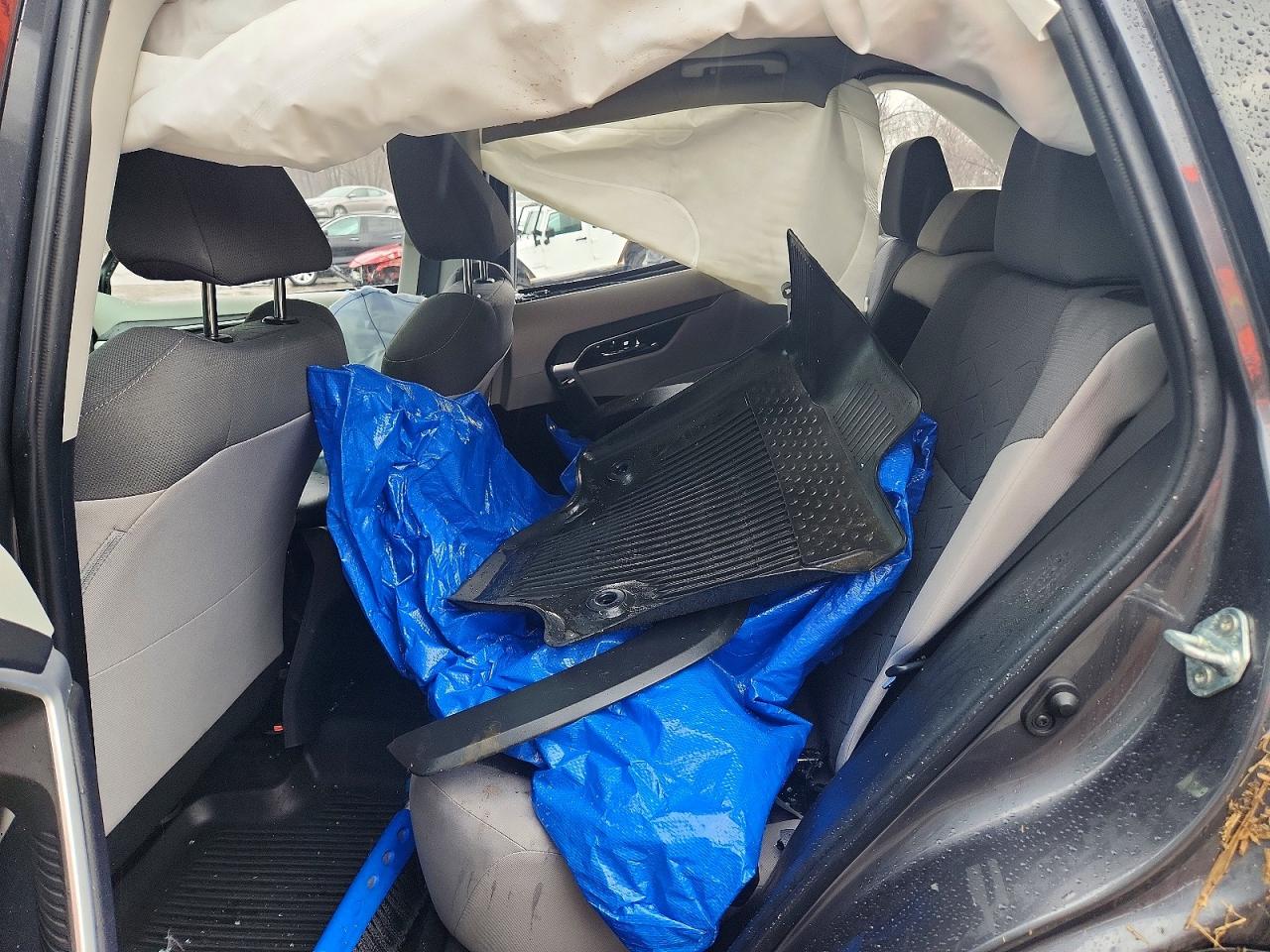 2022 TOYOTA RAV4 XLE photo 21
