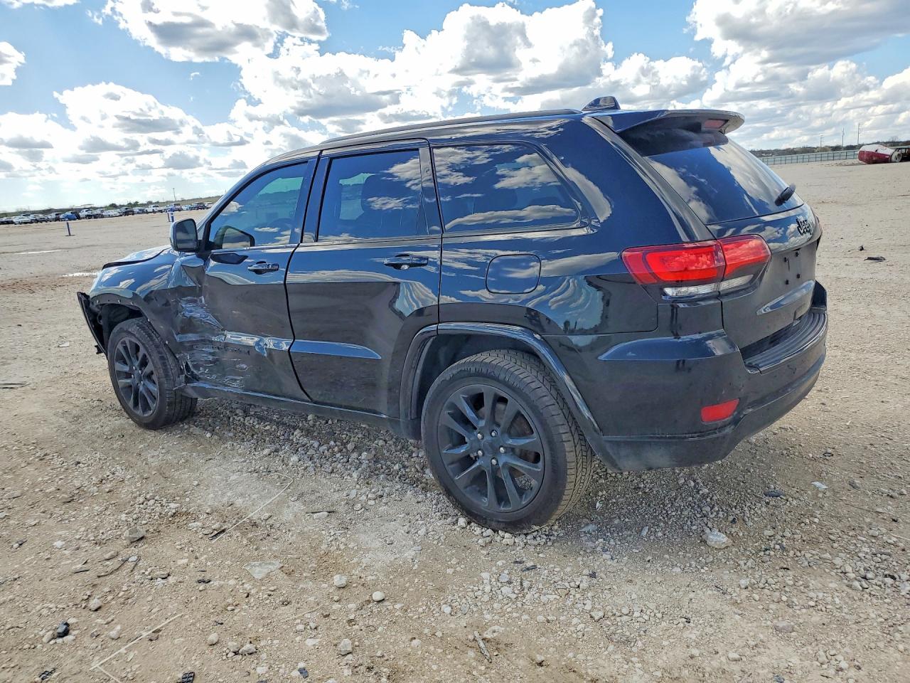 2018 JEEP GRAND CHEROKEE LAREDO photo 3