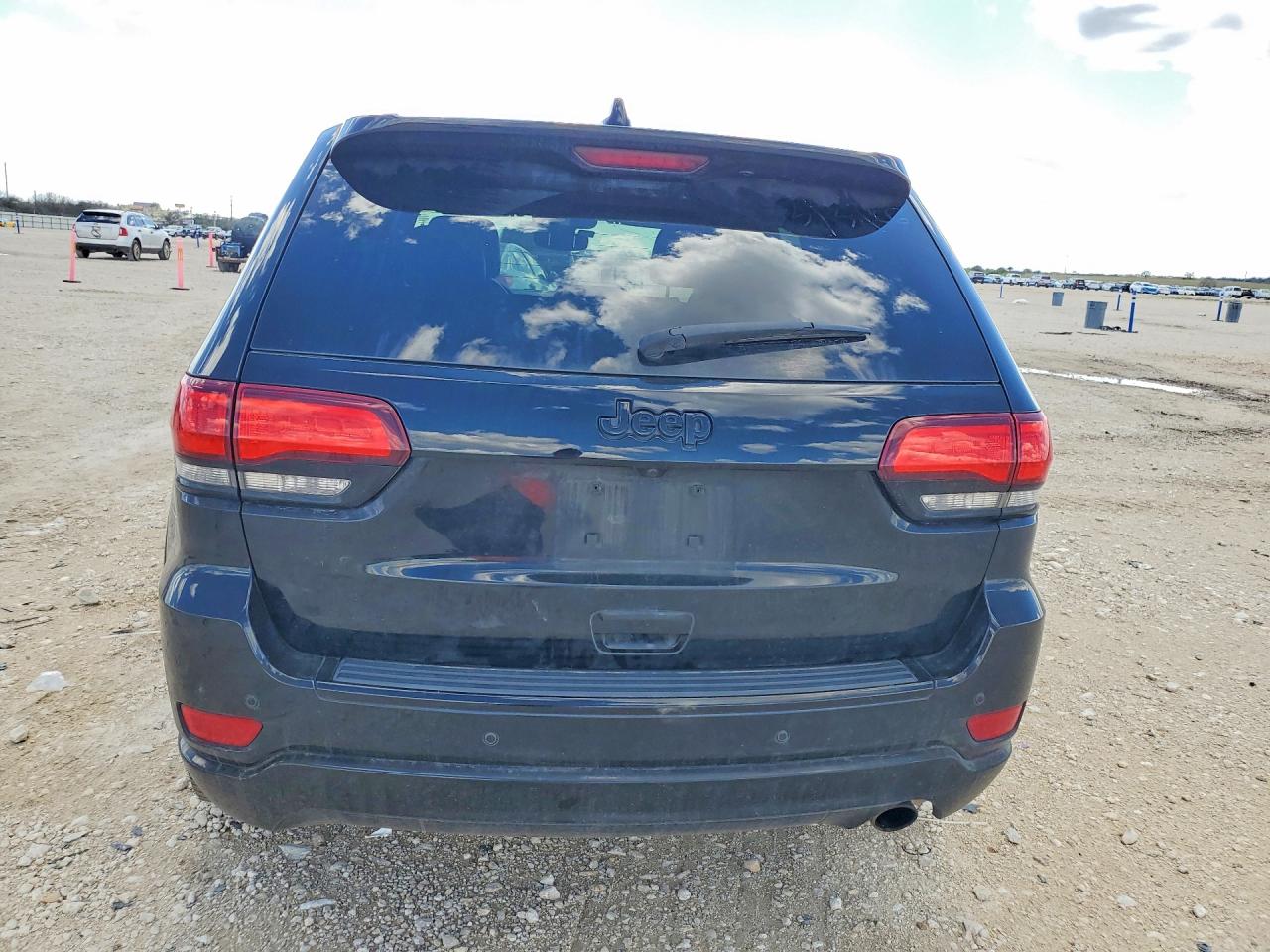 2018 JEEP GRAND CHEROKEE LAREDO photo 11