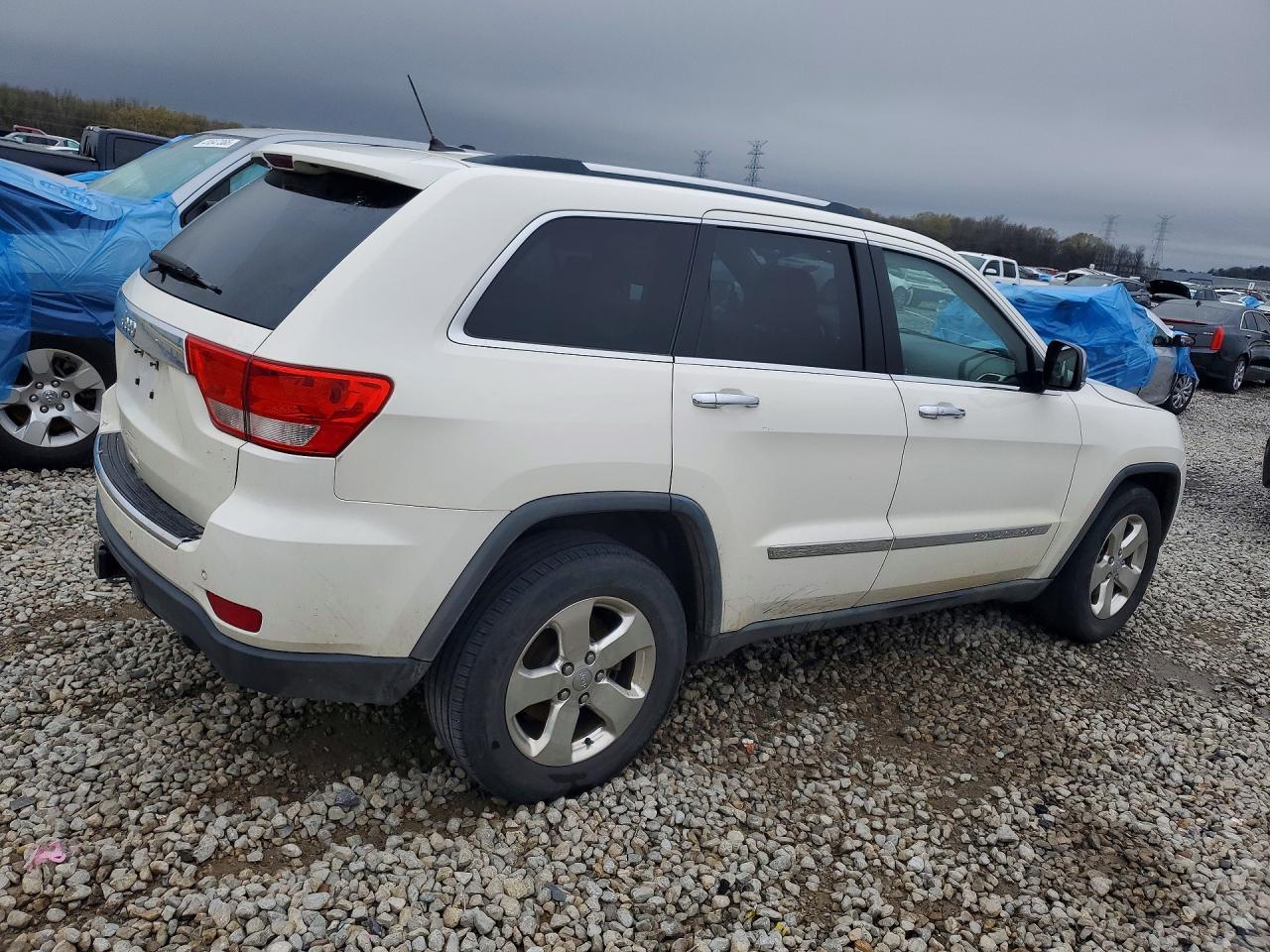 2011 JEEP GRAND CHEROKEE photo 3