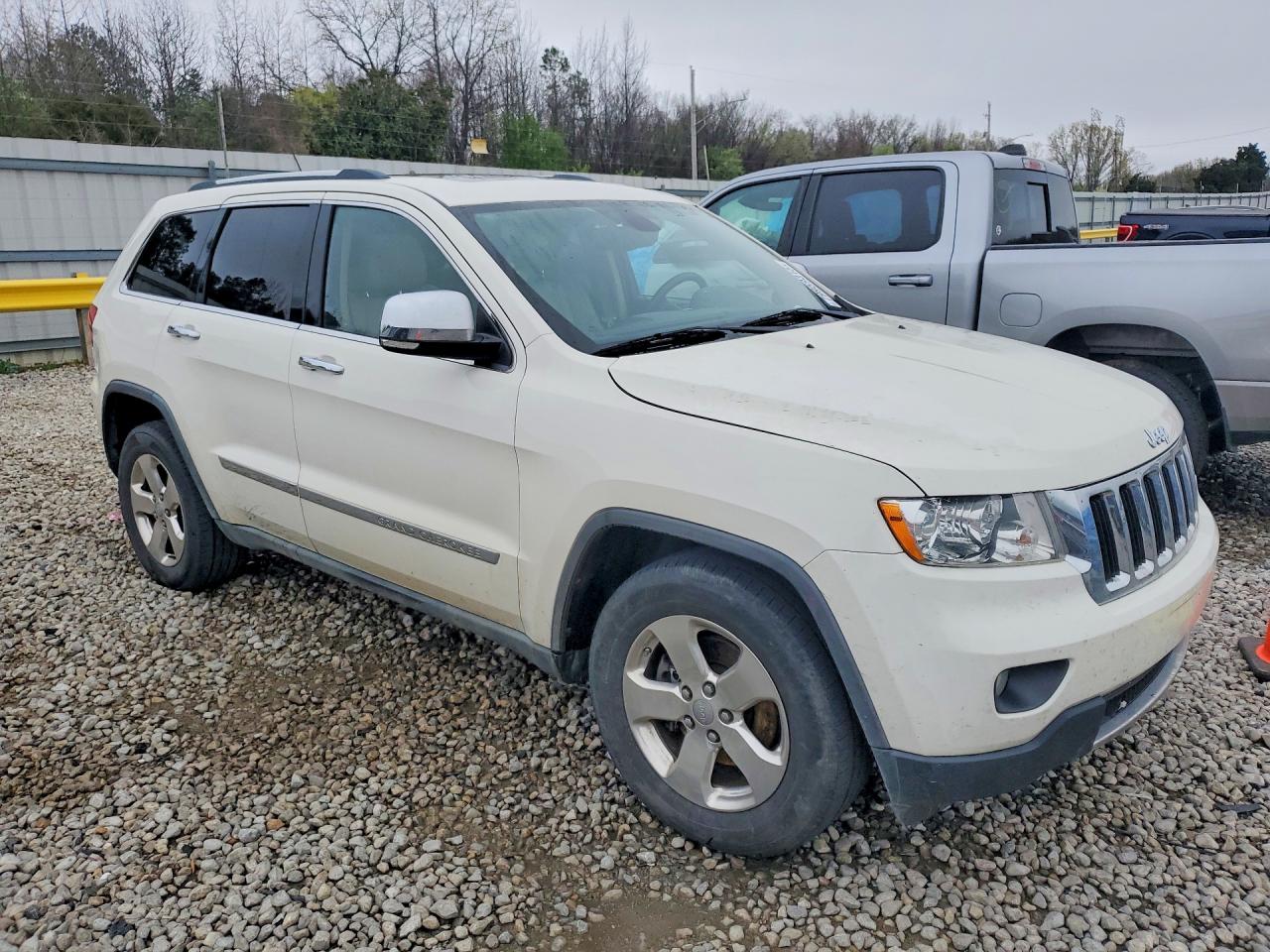 2011 JEEP GRAND CHEROKEE photo 4