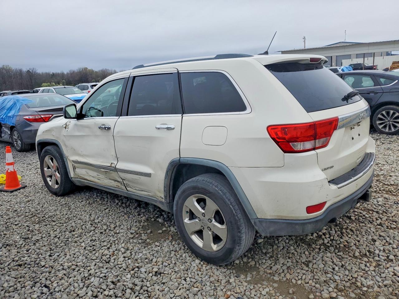 2011 JEEP GRAND CHEROKEE photo 2
