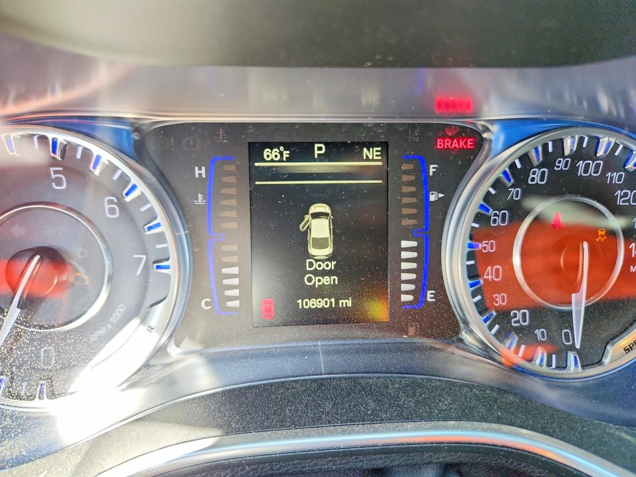 2016 CHRYSLER 200 LIMITED photo 9