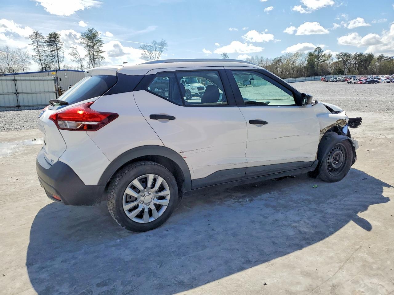 2019 NISSAN KICKS S photo 5