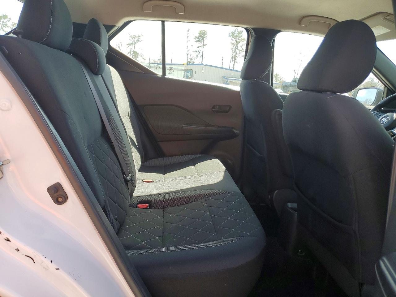 2019 NISSAN KICKS S photo 19