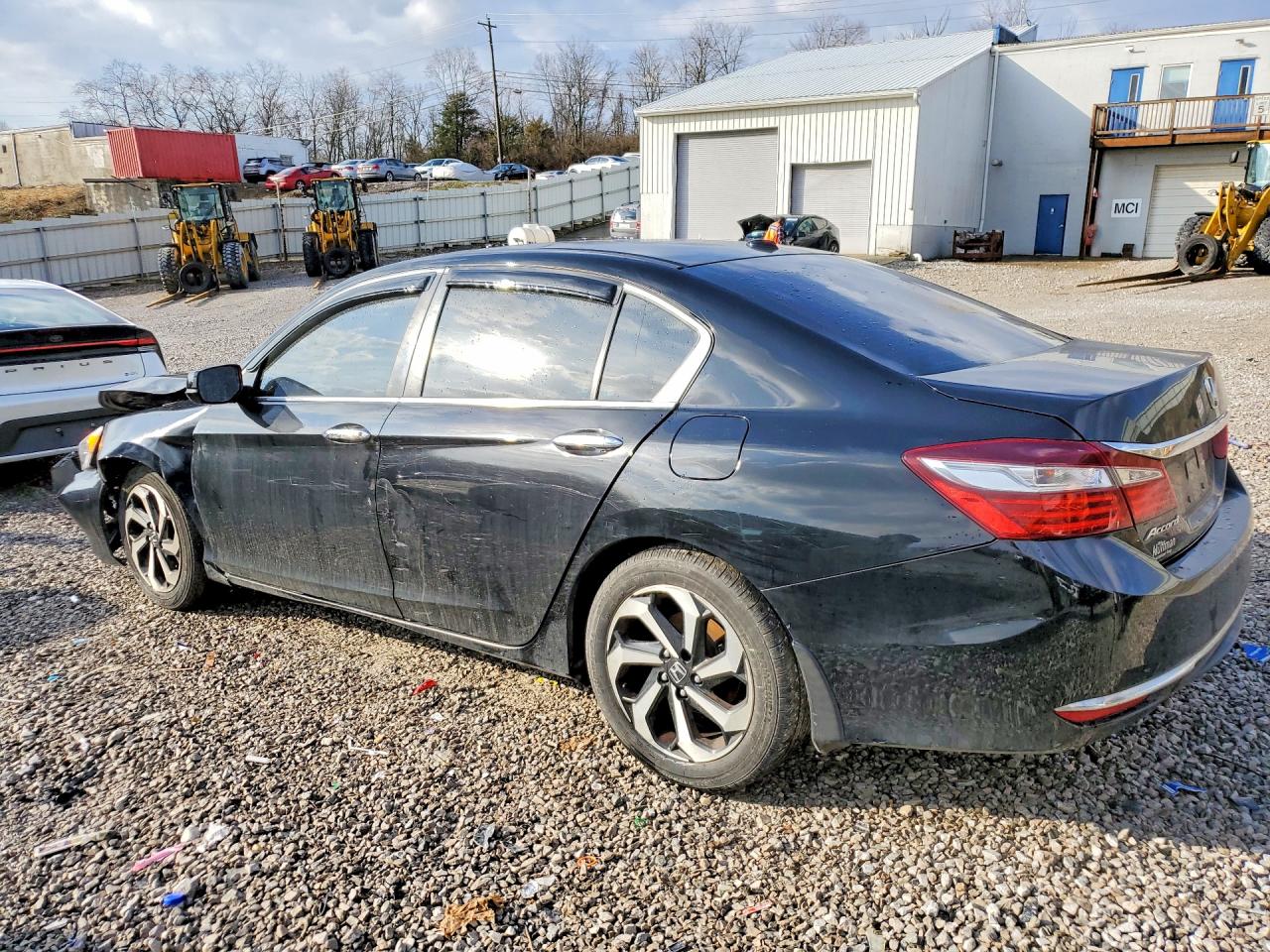 2016 HONDA ACCORD photo 4