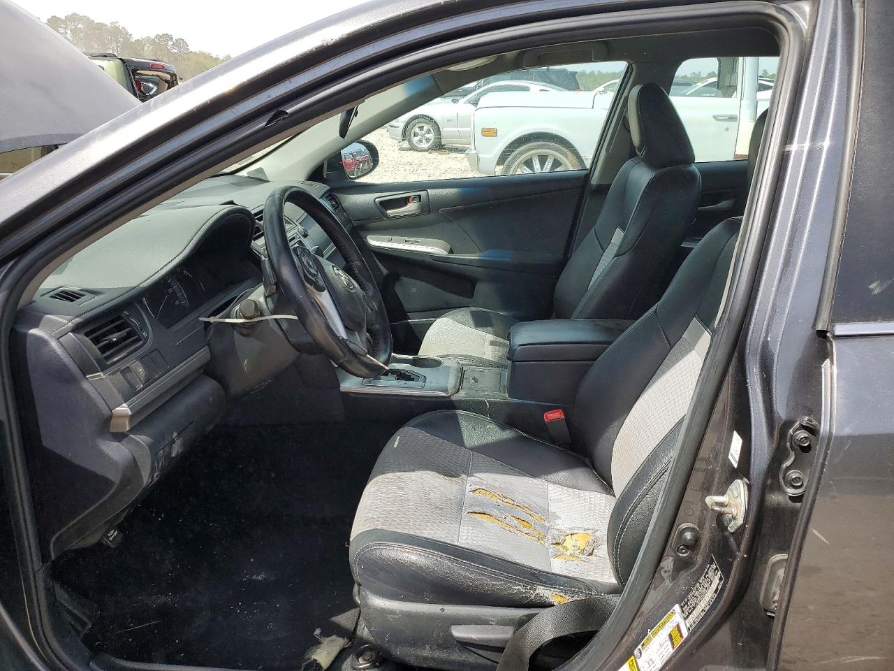 2012 TOYOTA CAMRY SE photo 19