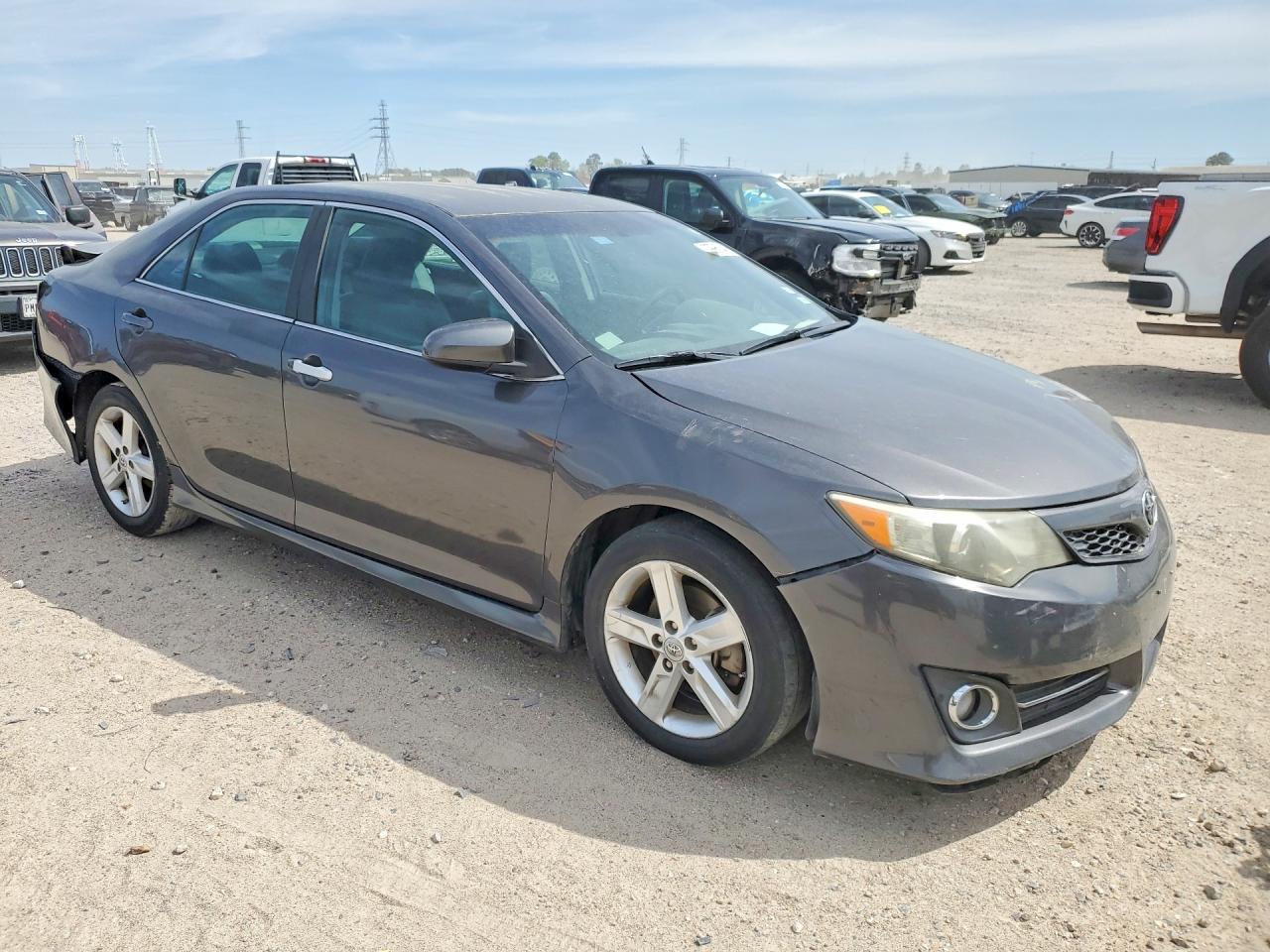 2012 TOYOTA CAMRY SE photo 10