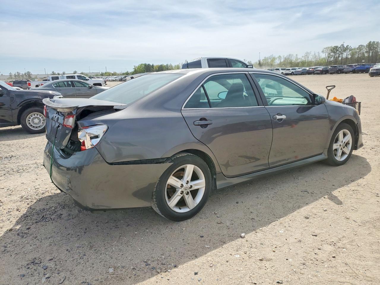2012 TOYOTA CAMRY SE photo 7