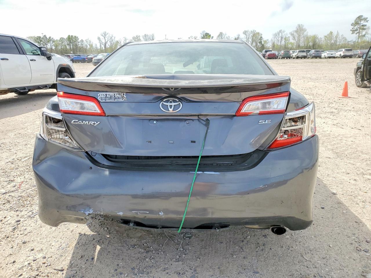 2012 TOYOTA CAMRY SE photo 16