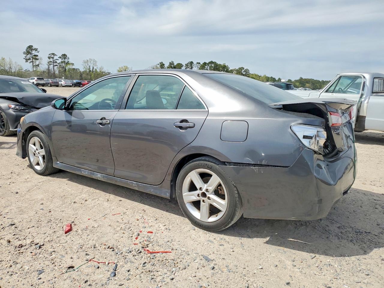 2012 TOYOTA CAMRY SE photo 4