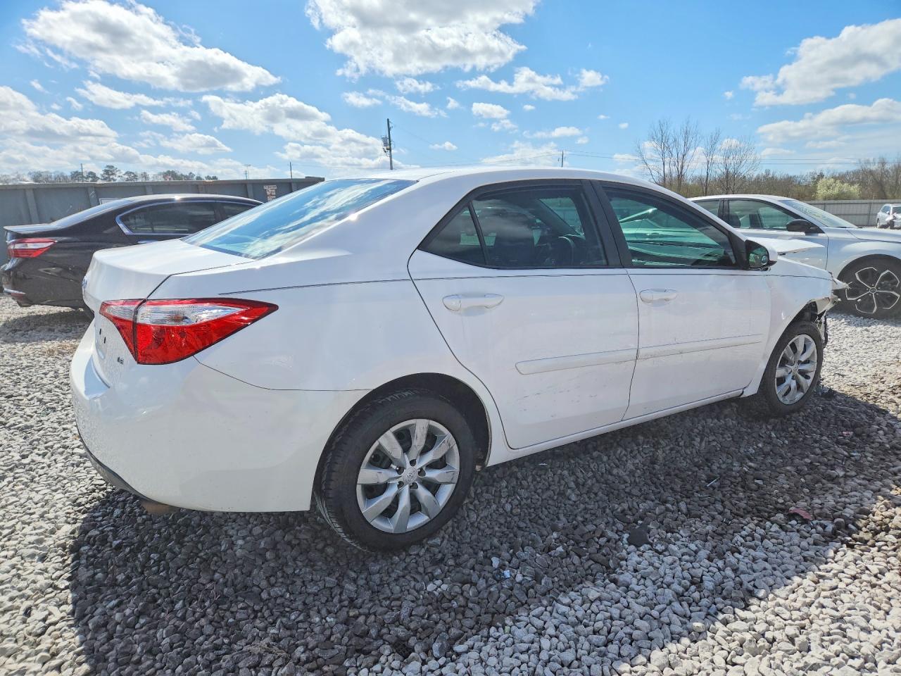 2016 TOYOTA COROLLA LE photo 3