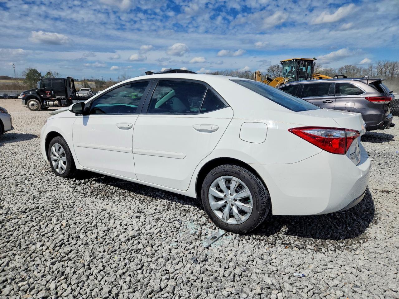 2016 TOYOTA COROLLA LE photo 2