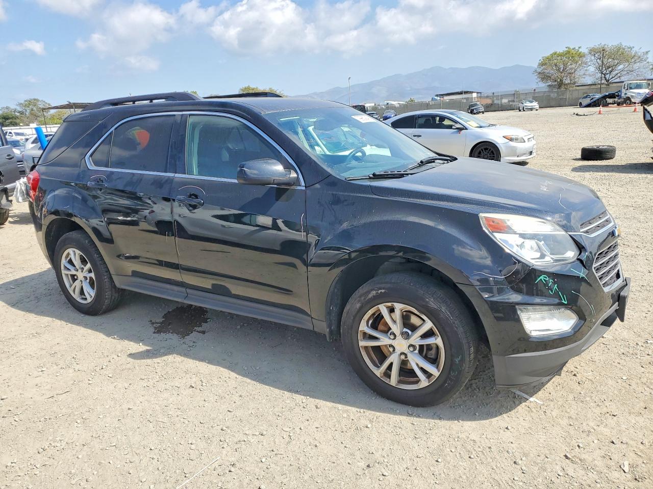 2017 CHEVROLET EQUINOX LT photo 4