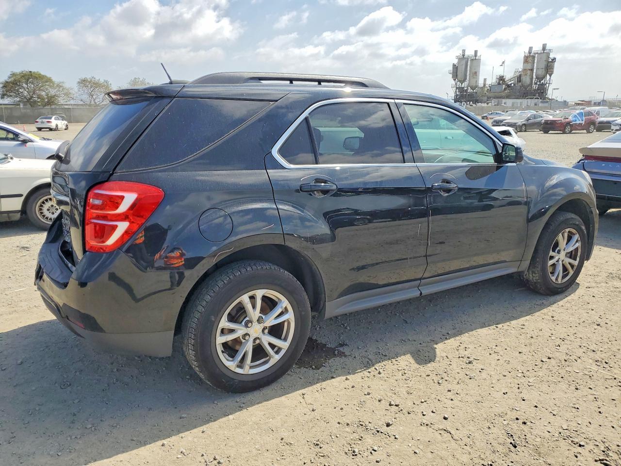 2017 CHEVROLET EQUINOX LT photo 3