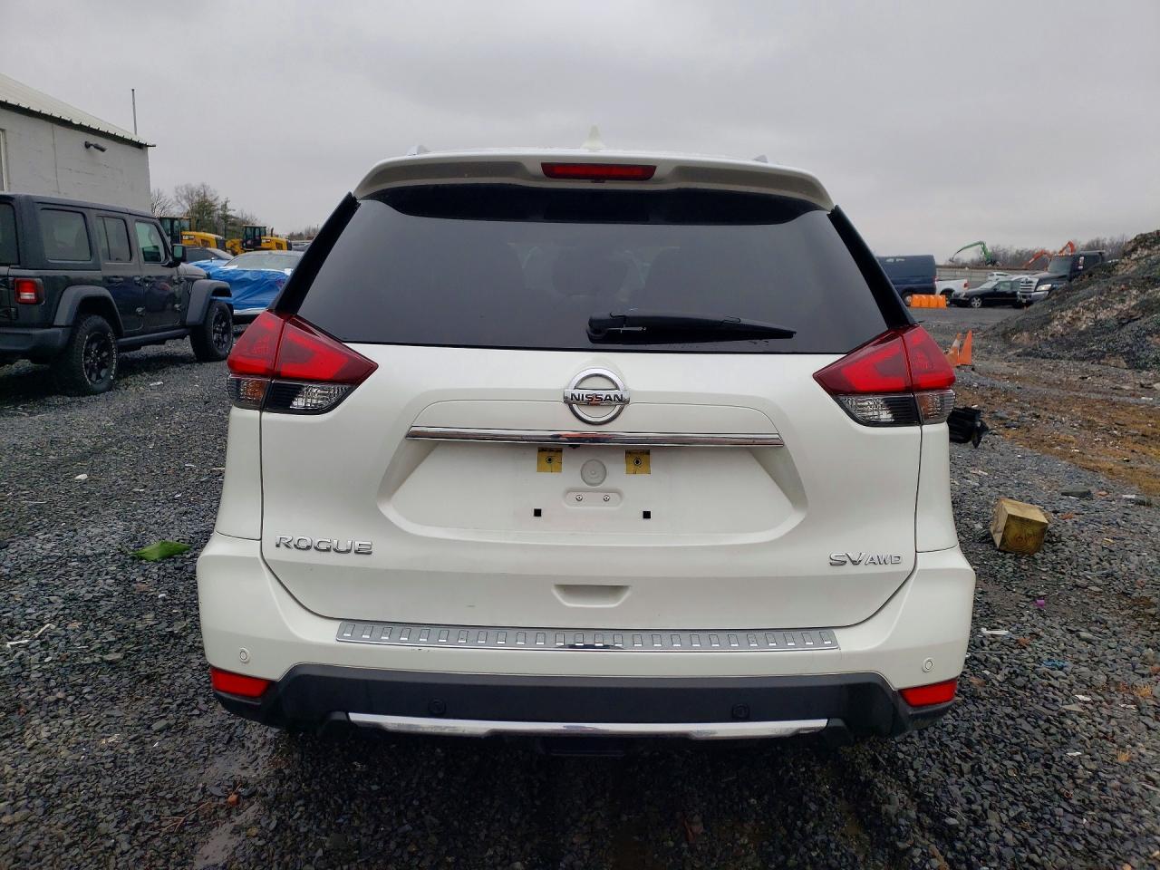 2019 NISSAN ROGUE SV photo 16