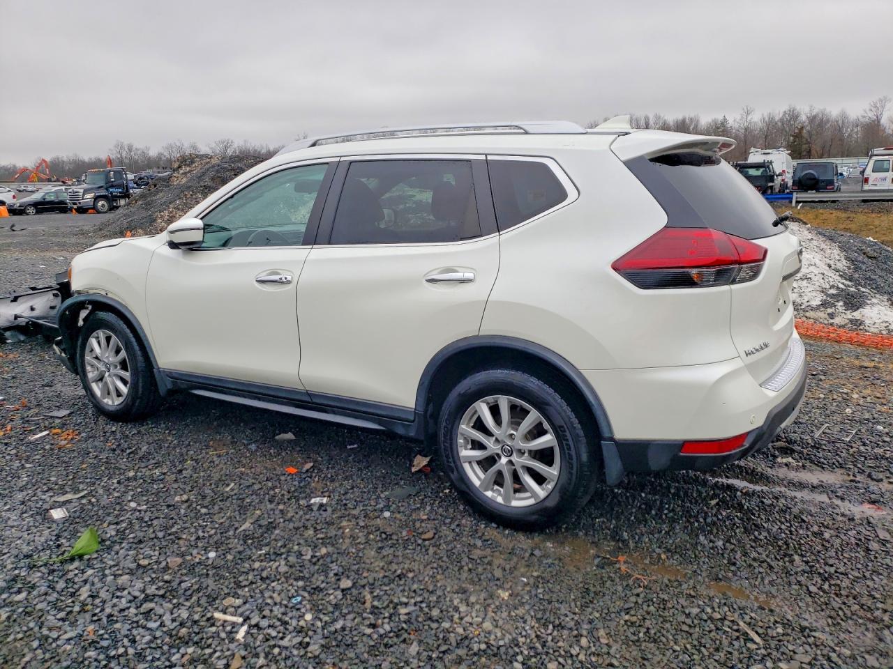 2019 NISSAN ROGUE SV photo 4