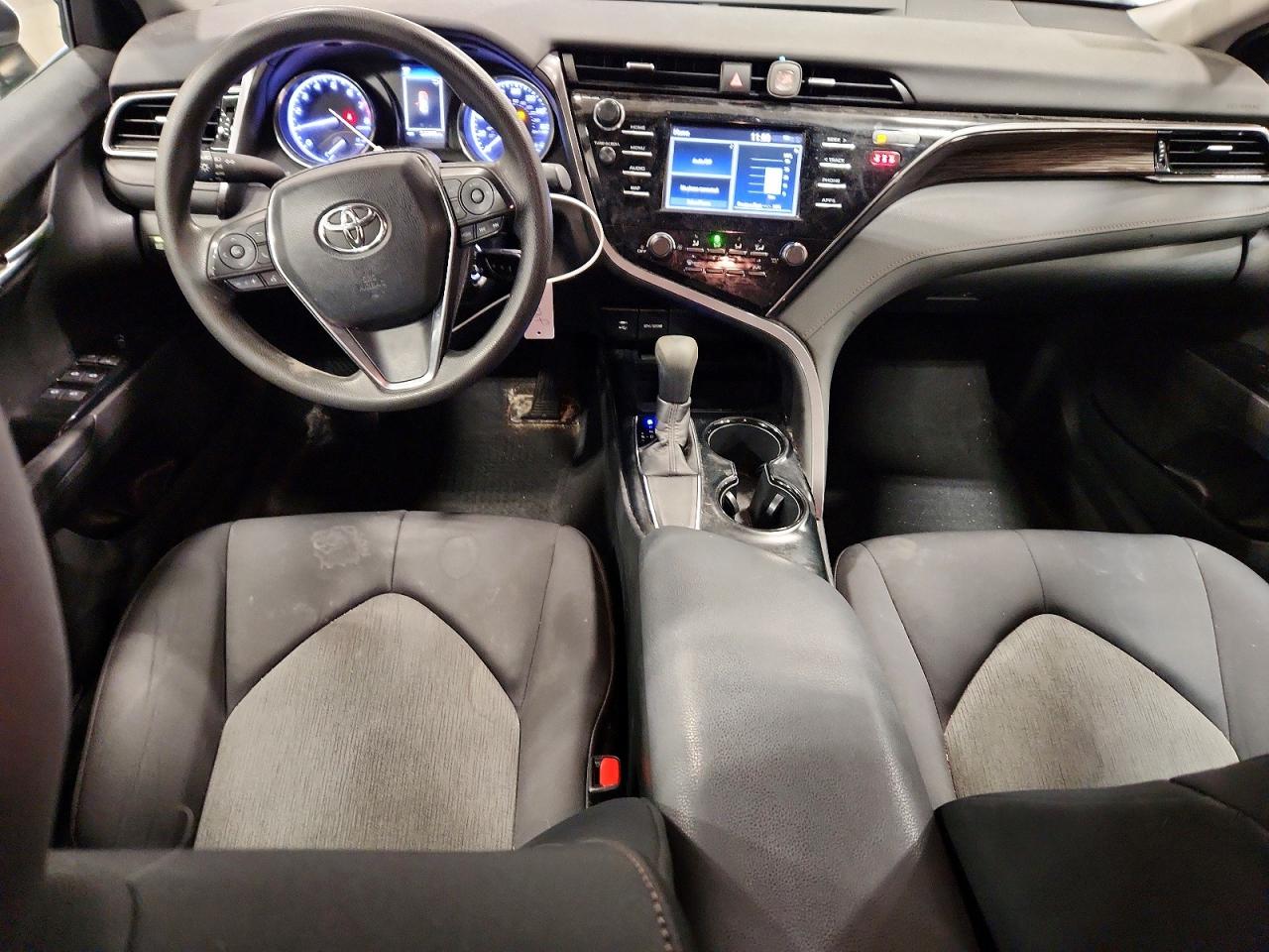 2019 TOYOTA CAMRY LE photo 8