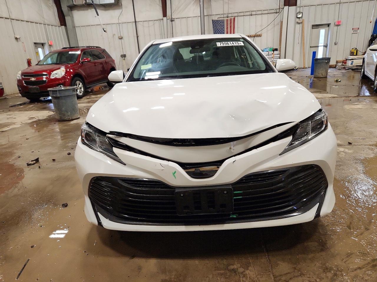 2019 TOYOTA CAMRY LE photo 5