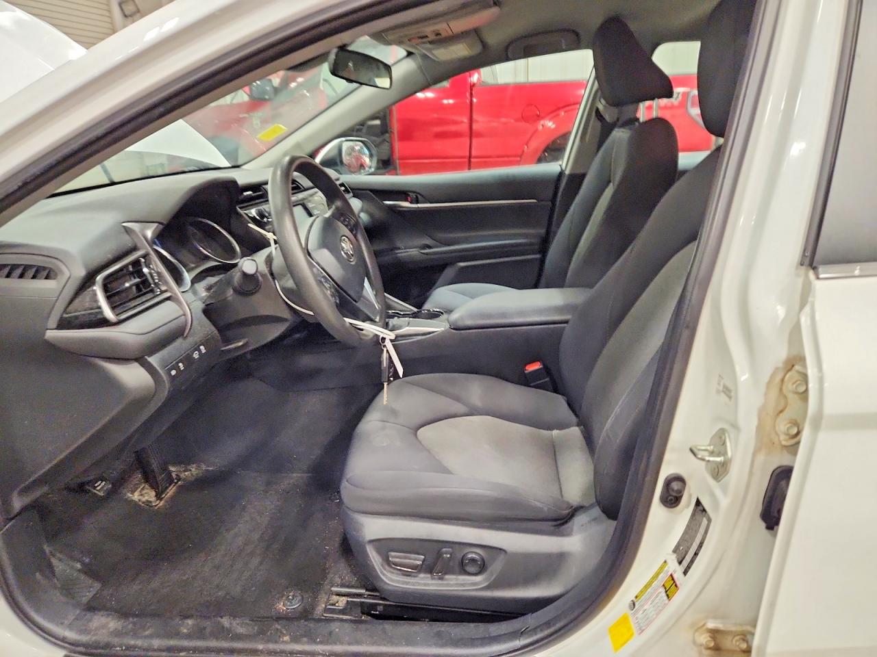 2019 TOYOTA CAMRY LE photo 7