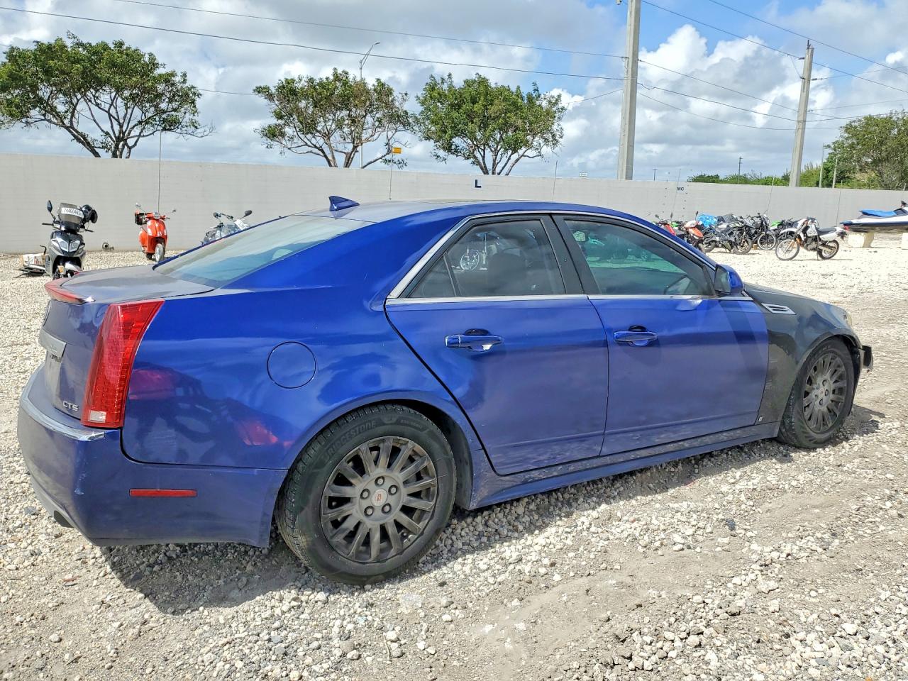 2012 CADILLAC CTS LUXURY COLLECTION photo 3