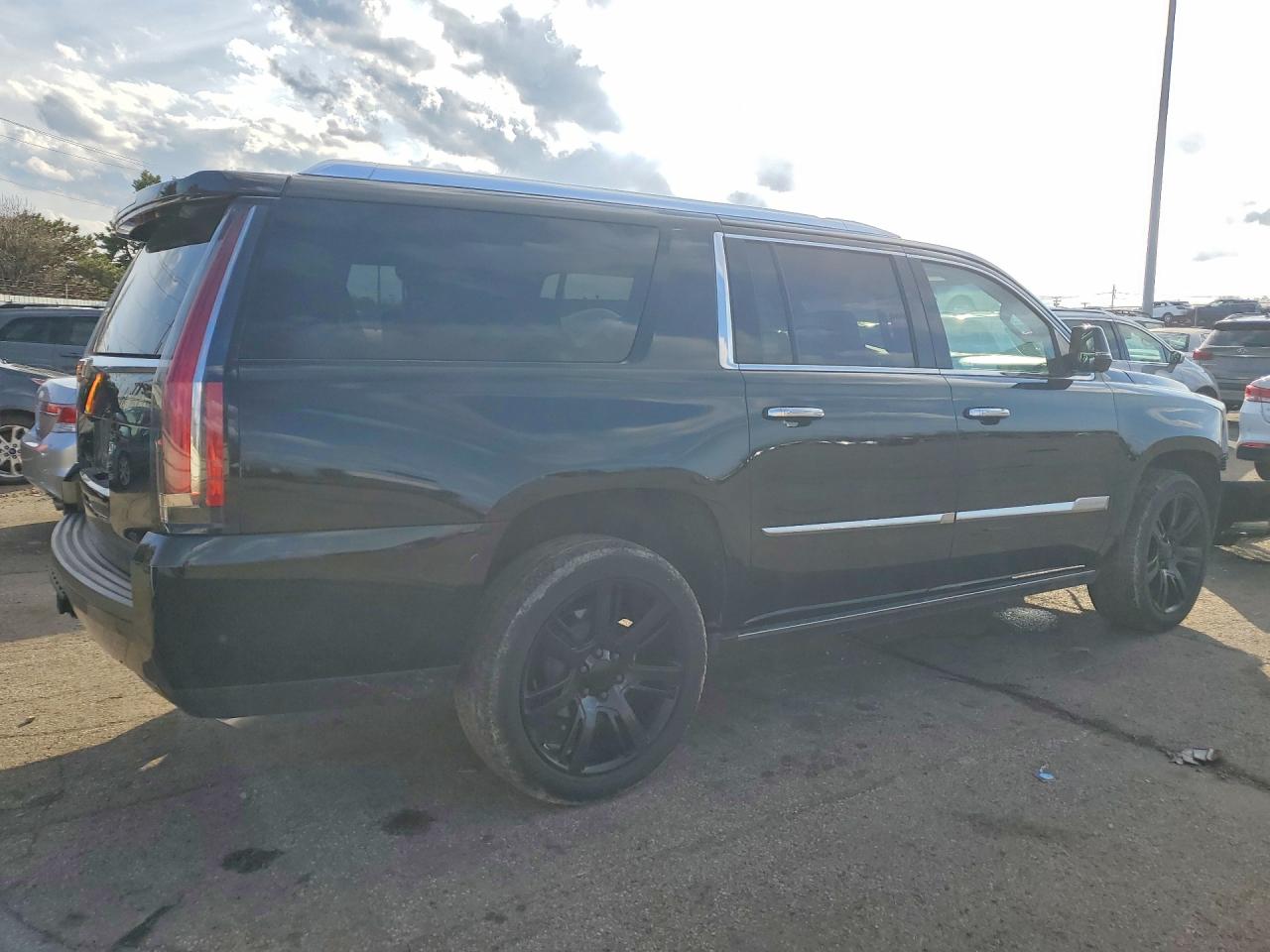 2019 CADILLAC ESCALADE ESV PREMIUM LUXURY photo 3
