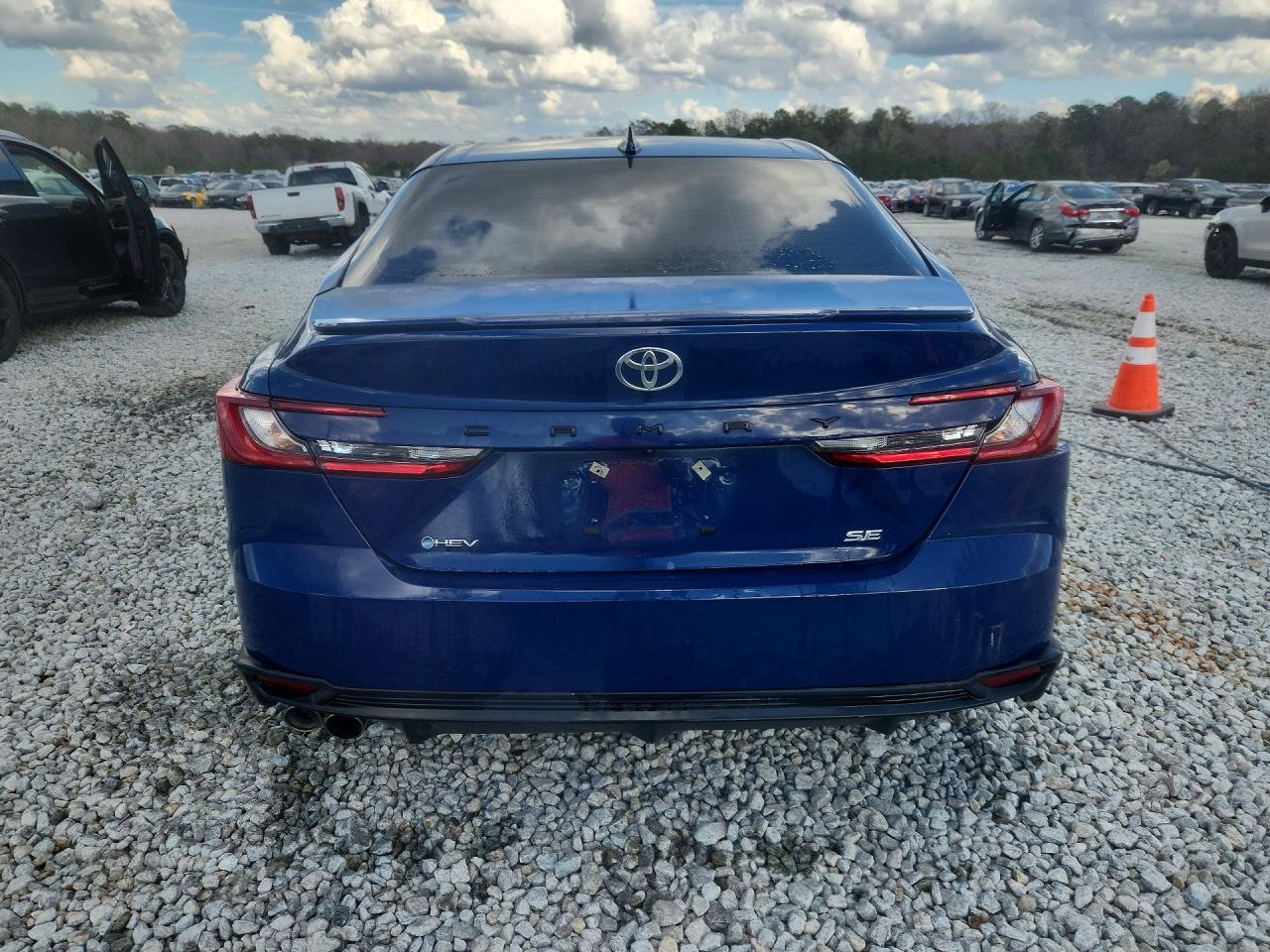 2025 TOYOTA CAMRY SE photo 16