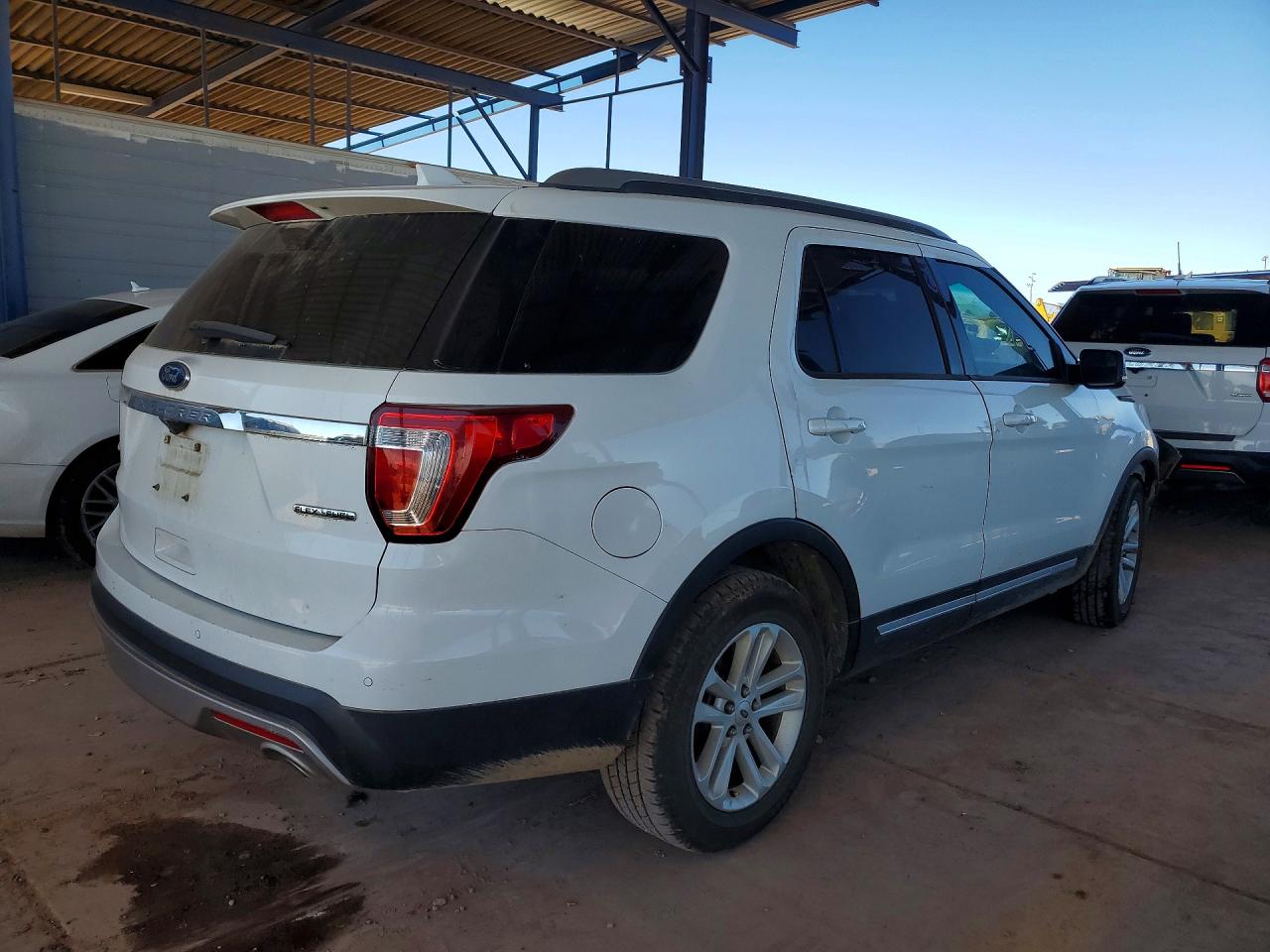 2016 FORD EXPLORER XLT photo 3