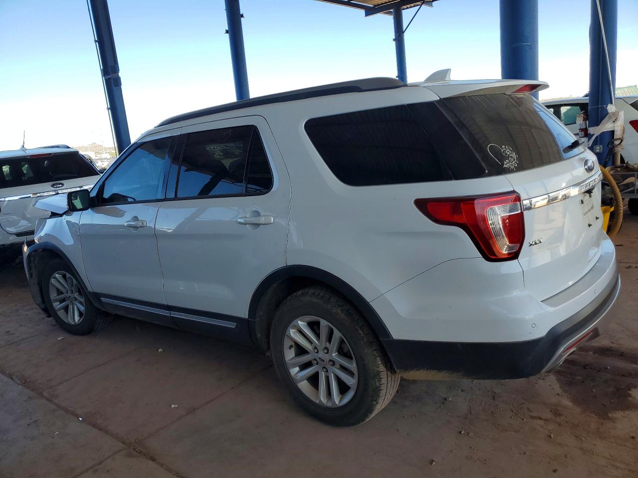 2016 FORD EXPLORER XLT photo 2