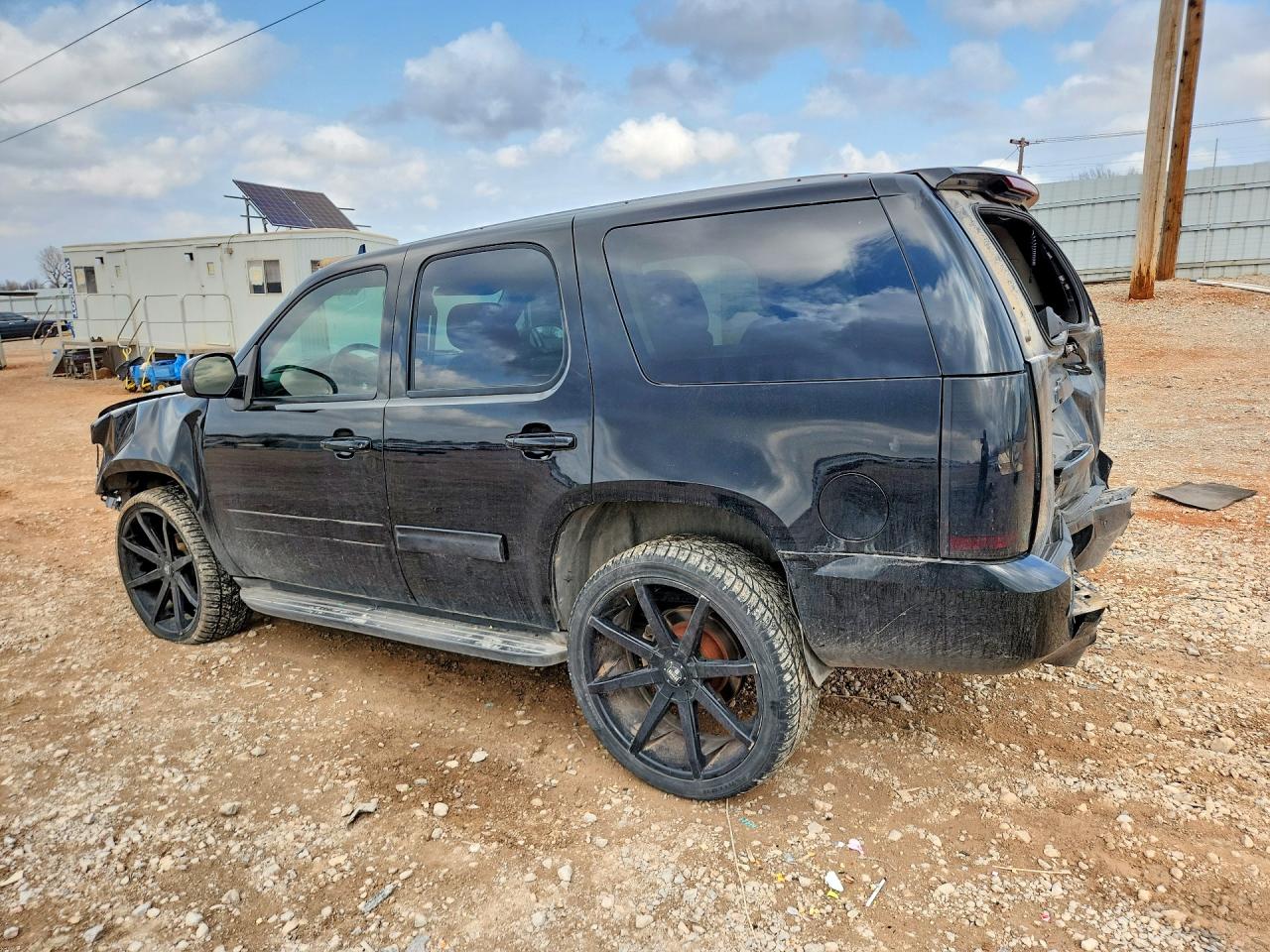 2011 CHEVROLET TAHOE C1500 LT photo 2
