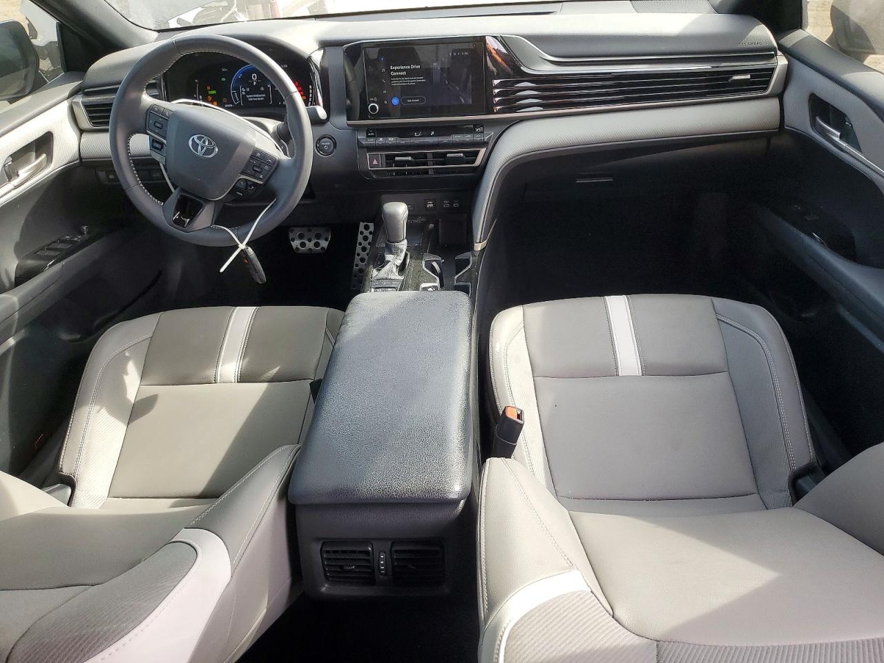 2025 TOYOTA CAMRY SE photo 15